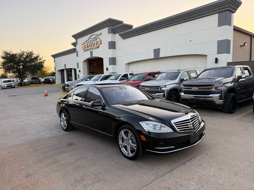 Mercedes-Benz S-Class Vehicle Full-screen Gallery Image 42
