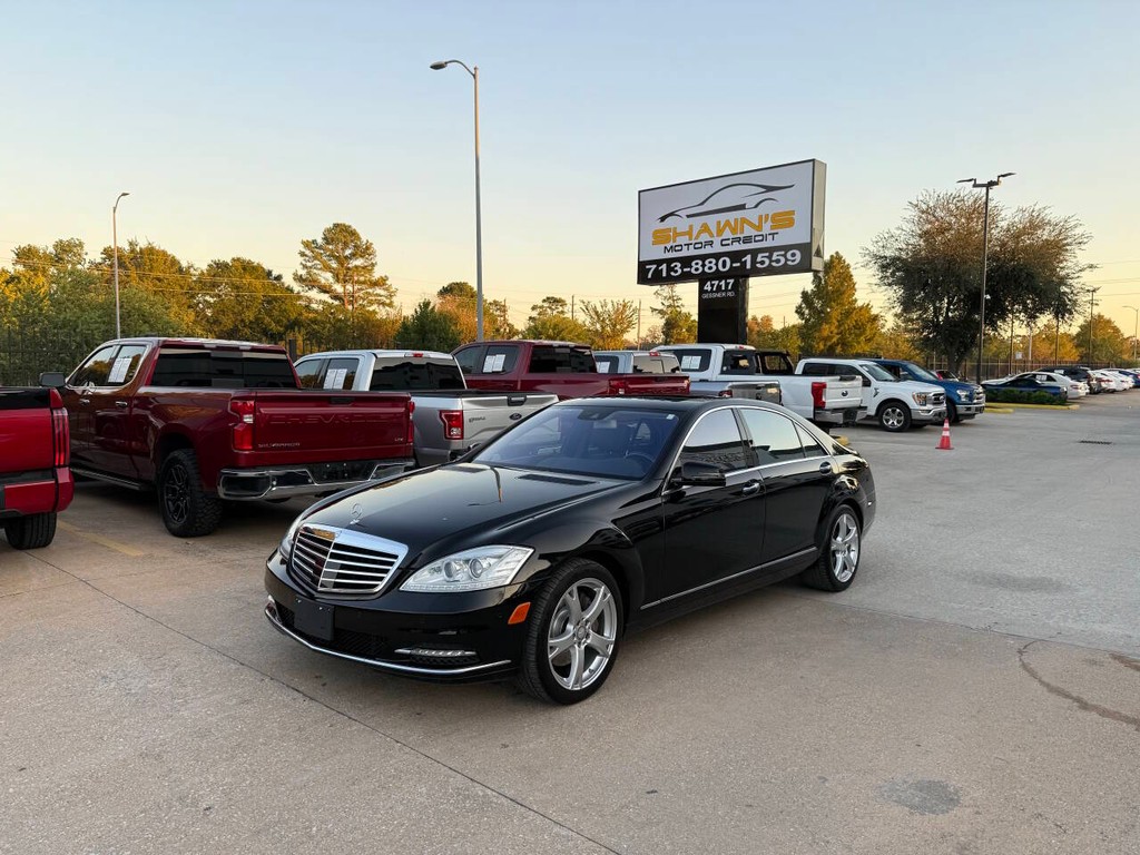 Mercedes-Benz S-Class Vehicle Full-screen Gallery Image 43