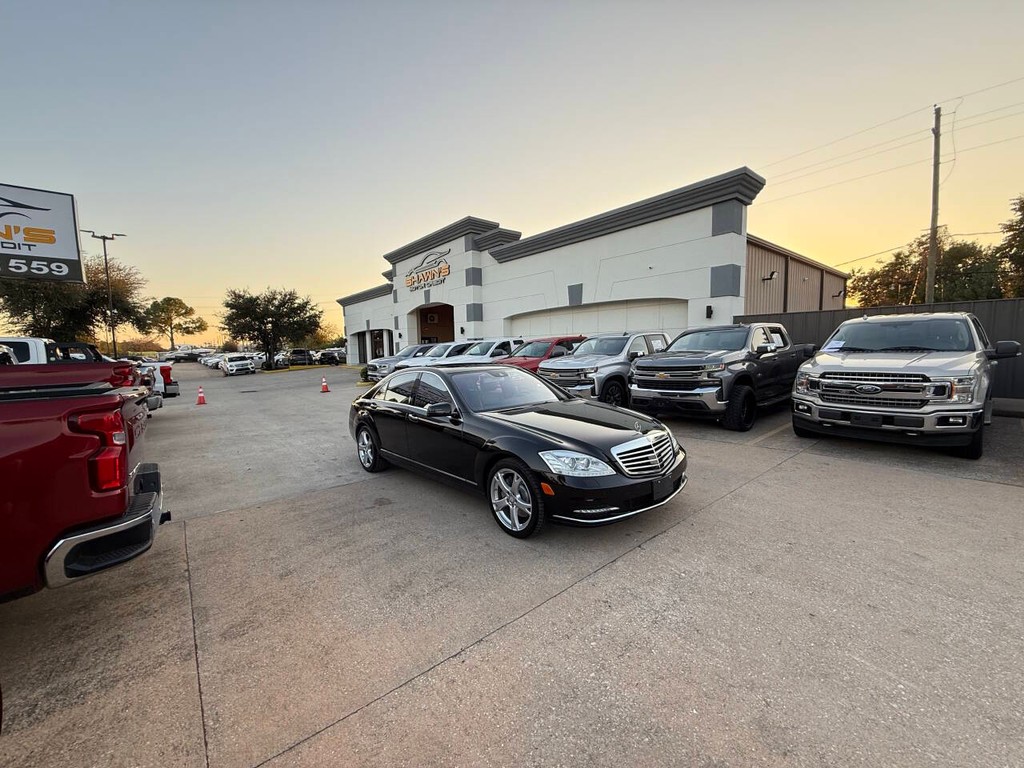 Mercedes-Benz S-Class Vehicle Full-screen Gallery Image 44