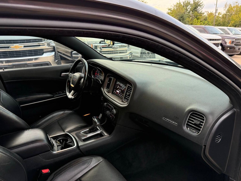 Dodge Charger Vehicle Full-screen Gallery Image 09