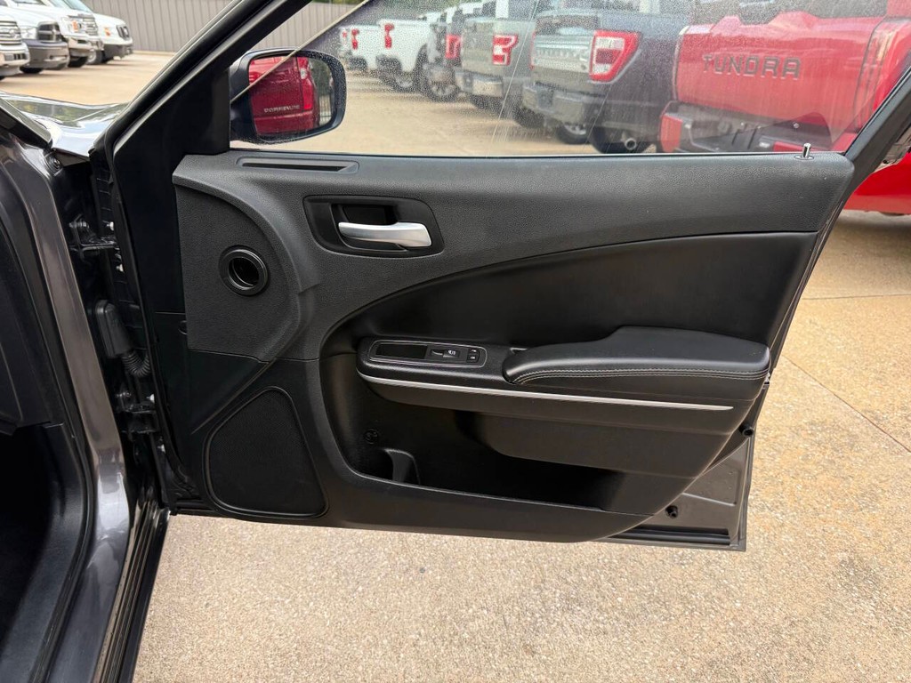 Dodge Charger Vehicle Full-screen Gallery Image 11