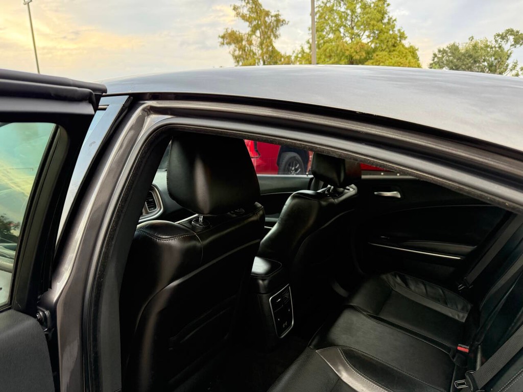 Dodge Charger Vehicle Full-screen Gallery Image 12