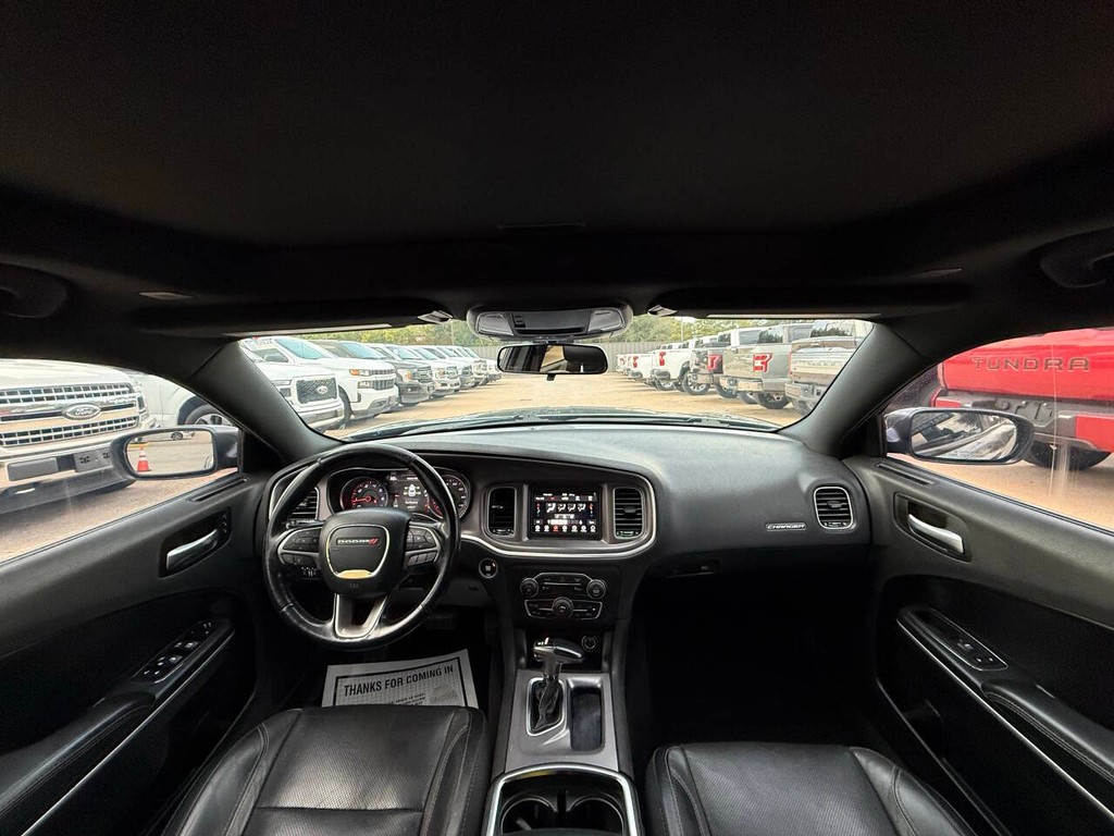 Dodge Charger Vehicle Full-screen Gallery Image 18