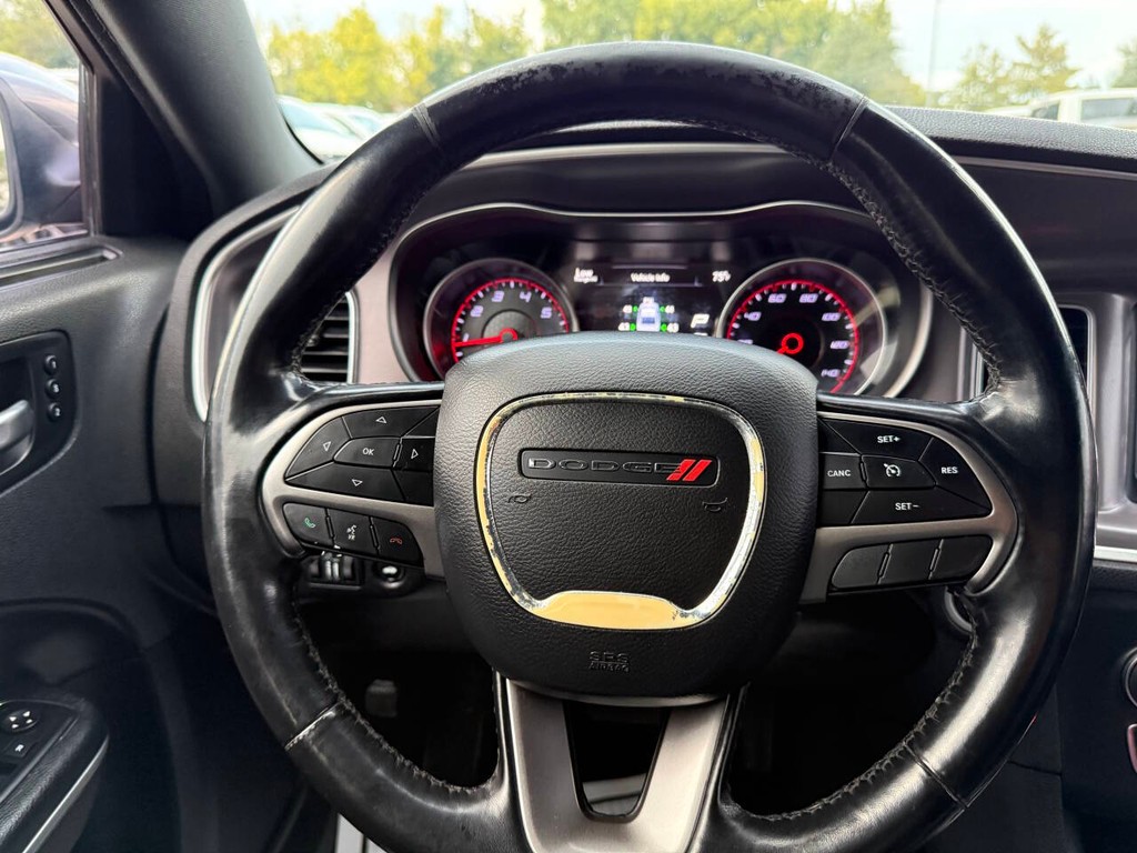 Dodge Charger Vehicle Full-screen Gallery Image 23