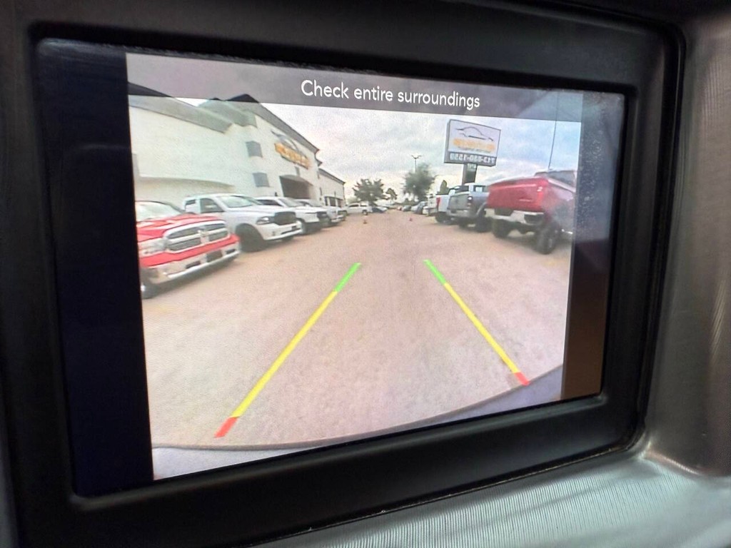 Dodge Charger Vehicle Full-screen Gallery Image 26