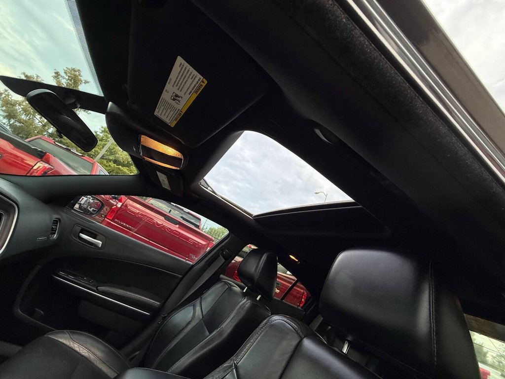 Dodge Charger Vehicle Full-screen Gallery Image 29