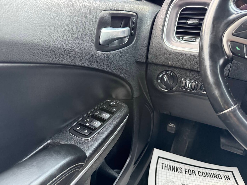 Dodge Charger Vehicle Full-screen Gallery Image 30