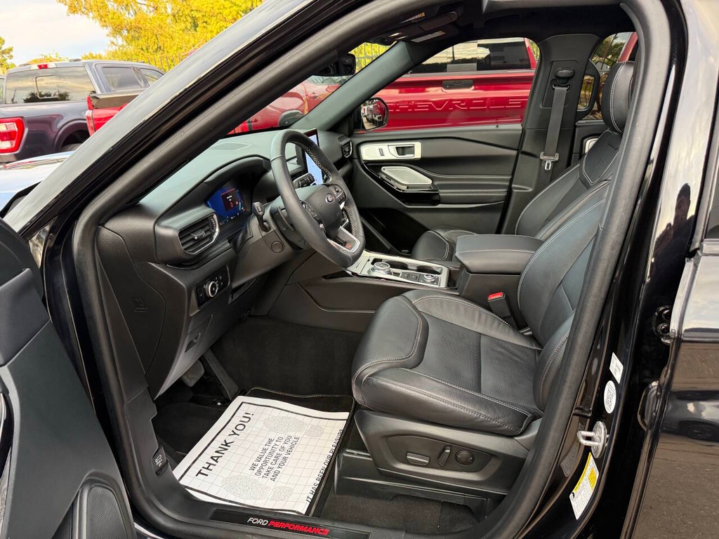 Ford Explorer Vehicle Full-screen Gallery Image 07