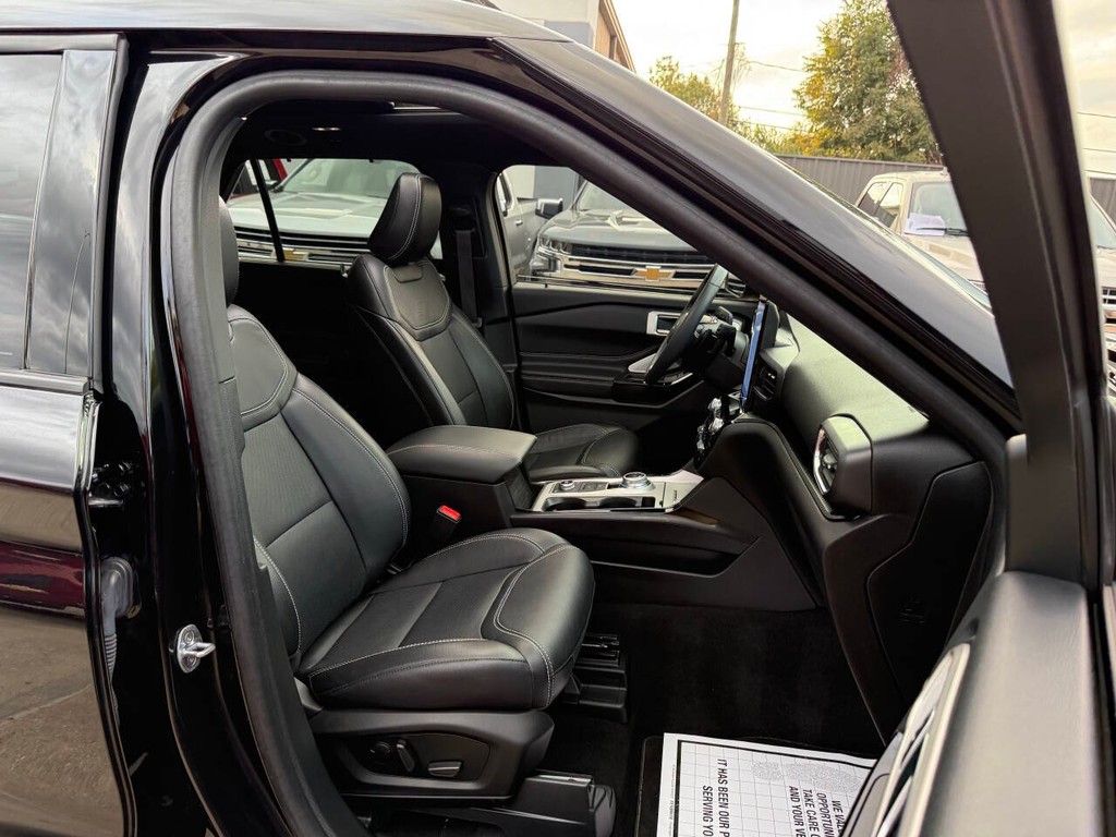 Ford Explorer Vehicle Full-screen Gallery Image 10