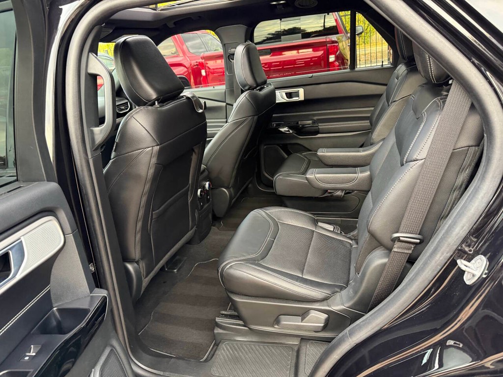 Ford Explorer Vehicle Full-screen Gallery Image 13