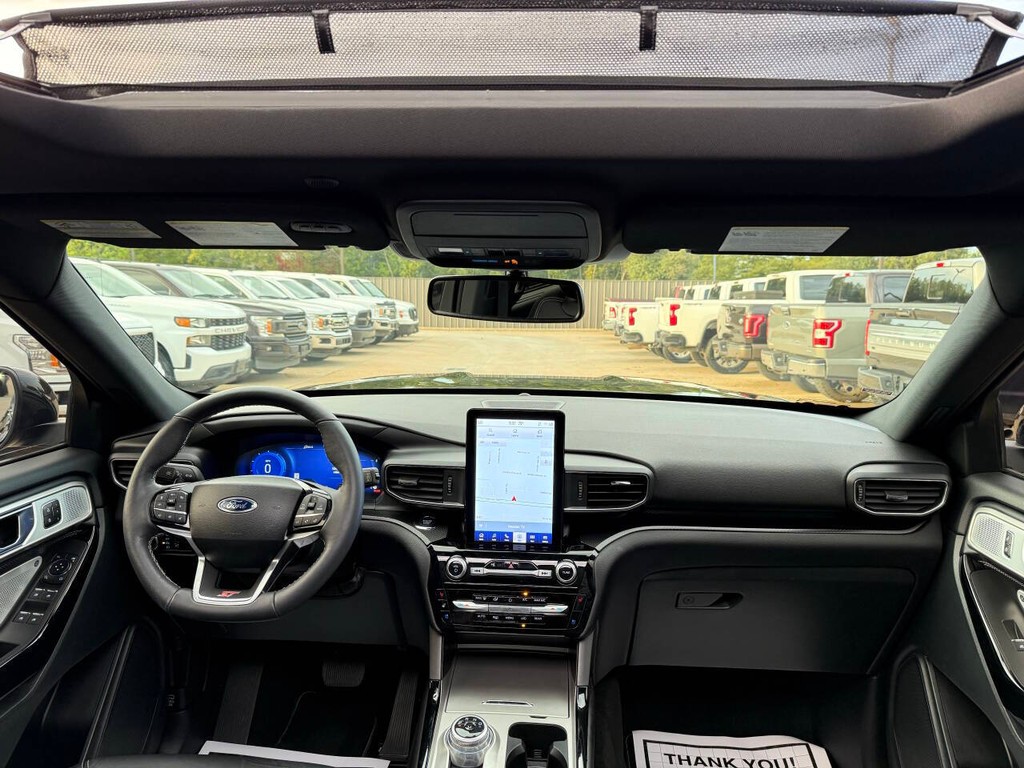 Ford Explorer Vehicle Full-screen Gallery Image 19