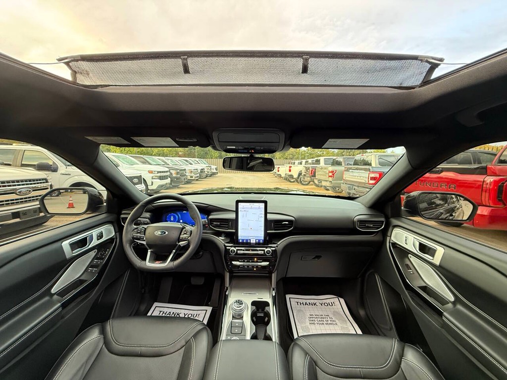 Ford Explorer Vehicle Full-screen Gallery Image 20