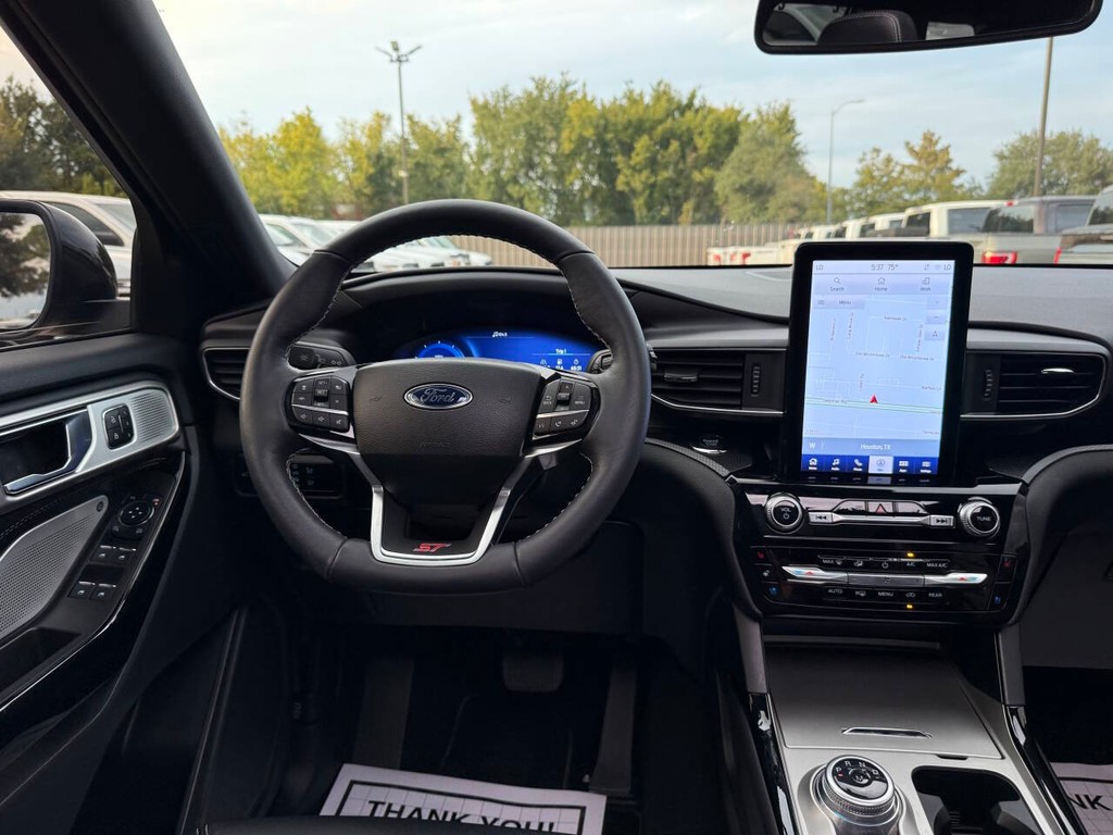 Ford Explorer Vehicle Full-screen Gallery Image 23