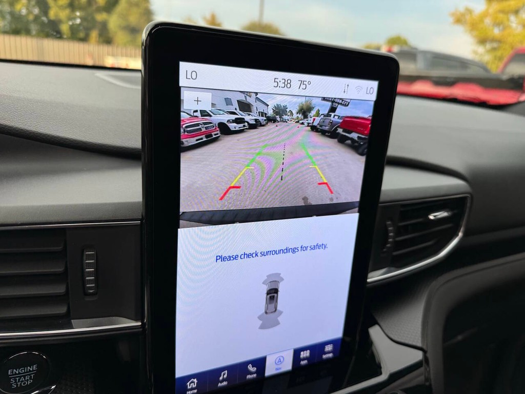 Ford Explorer Vehicle Full-screen Gallery Image 29