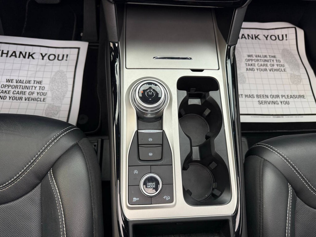 Ford Explorer Vehicle Full-screen Gallery Image 30