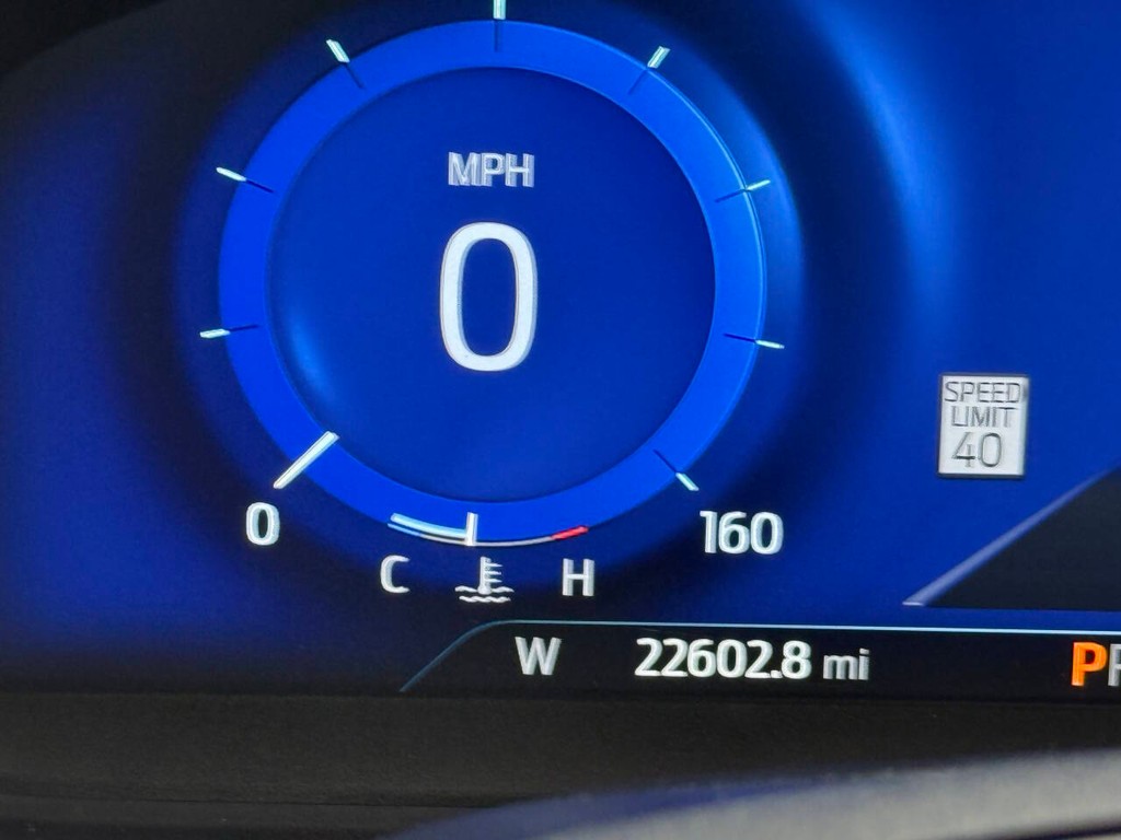 Ford Explorer Vehicle Full-screen Gallery Image 35