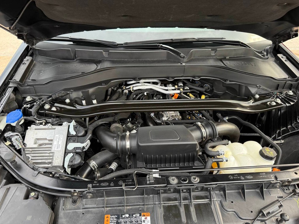 Ford Explorer Vehicle Full-screen Gallery Image 37