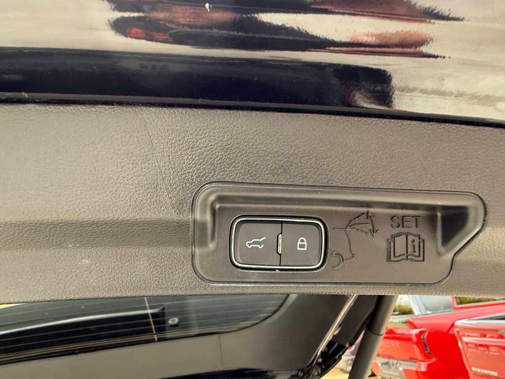 Ford Explorer Vehicle Full-screen Gallery Image 40