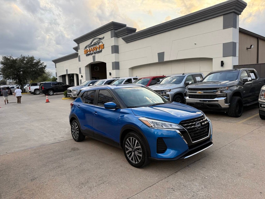 Nissan Kicks Vehicle Full-screen Gallery Image 02