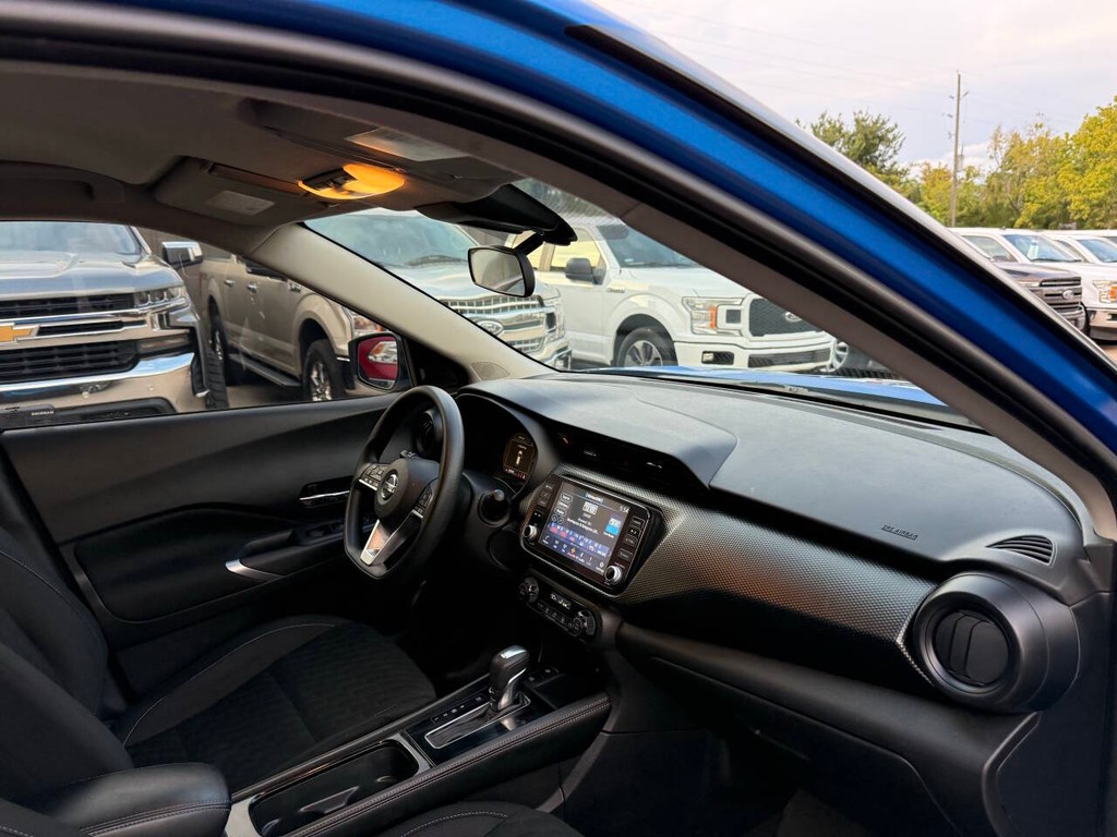 Nissan Kicks Vehicle Full-screen Gallery Image 09