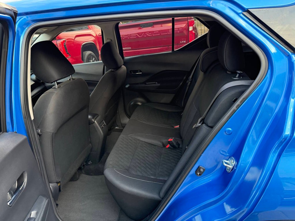 Nissan Kicks Vehicle Full-screen Gallery Image 13