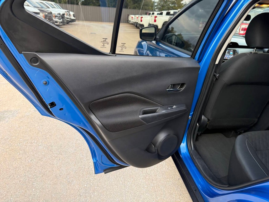 Nissan Kicks Vehicle Full-screen Gallery Image 14