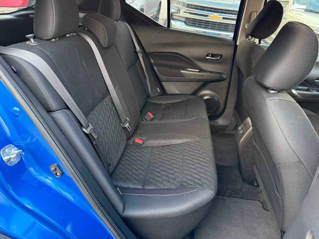 Nissan Kicks Vehicle Full-screen Gallery Image 15