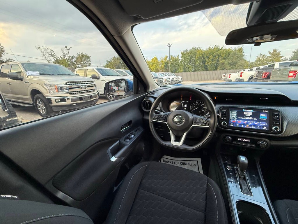 Nissan Kicks Vehicle Full-screen Gallery Image 19