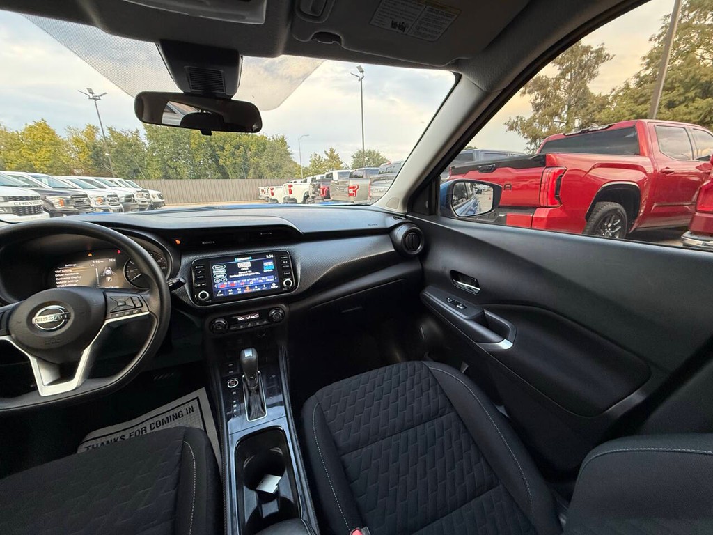 Nissan Kicks Vehicle Full-screen Gallery Image 20