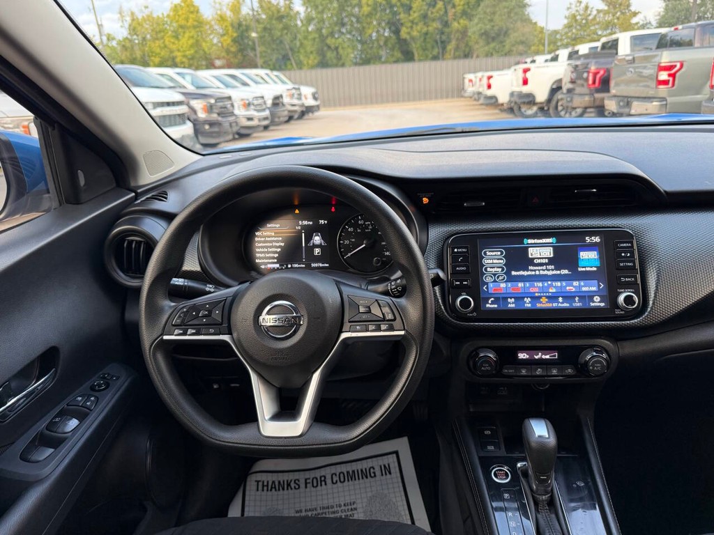 Nissan Kicks Vehicle Full-screen Gallery Image 21