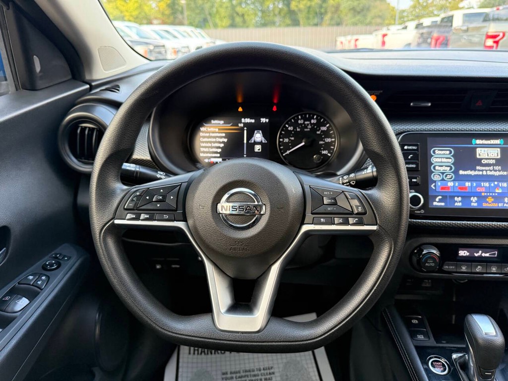 Nissan Kicks Vehicle Full-screen Gallery Image 22