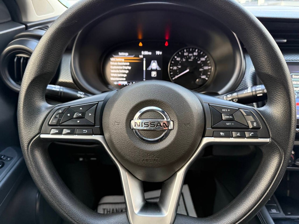 Nissan Kicks Vehicle Full-screen Gallery Image 23