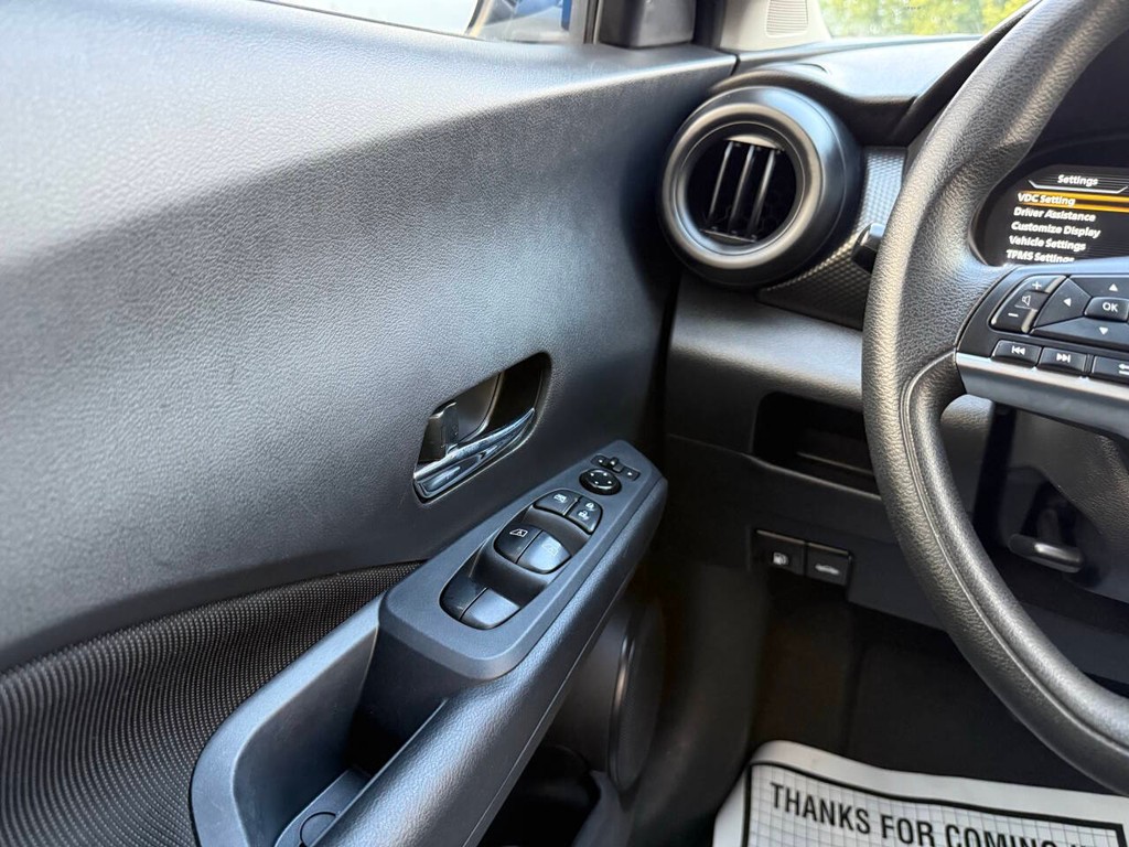 Nissan Kicks Vehicle Full-screen Gallery Image 29