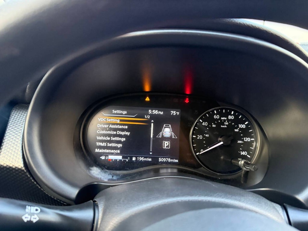 Nissan Kicks Vehicle Full-screen Gallery Image 30