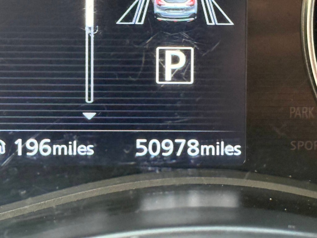 Nissan Kicks Vehicle Full-screen Gallery Image 31