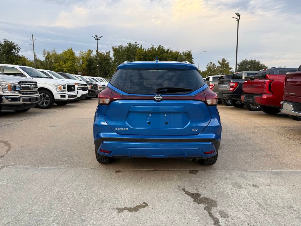 Nissan Kicks Vehicle Full-screen Gallery Image 36