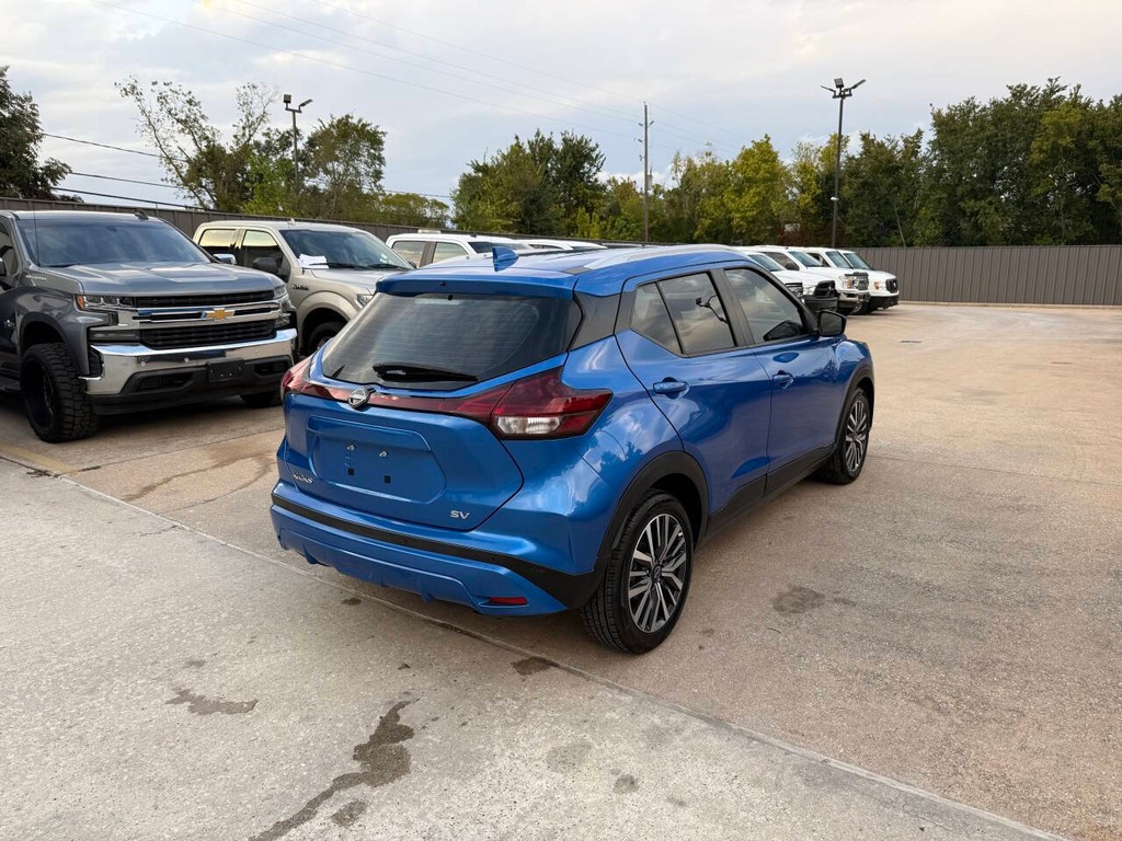 Nissan Kicks Vehicle Full-screen Gallery Image 05