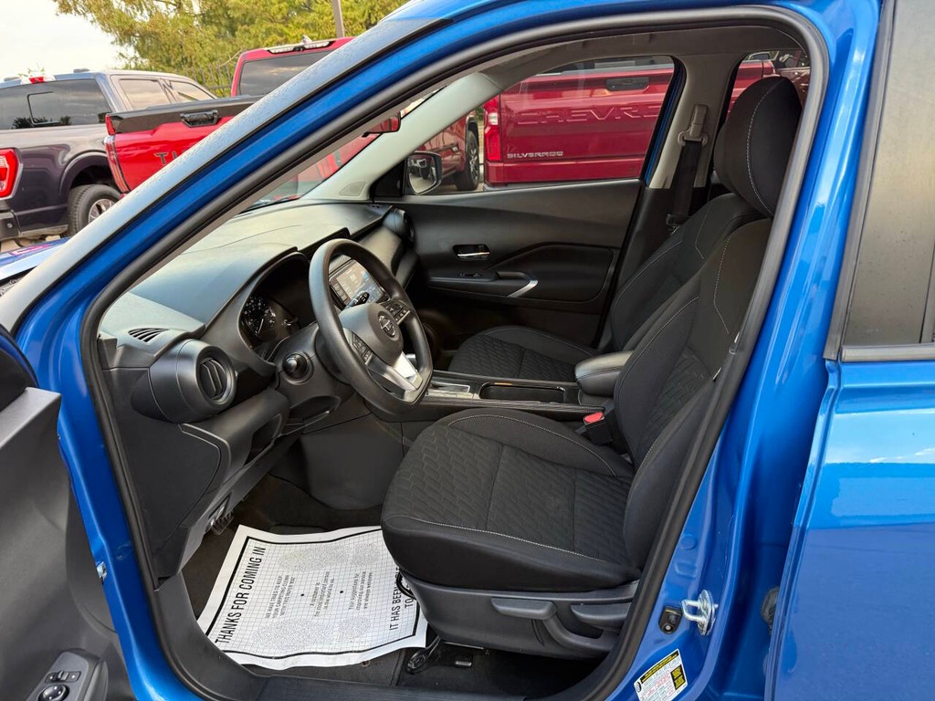 Nissan Kicks Vehicle Full-screen Gallery Image 07