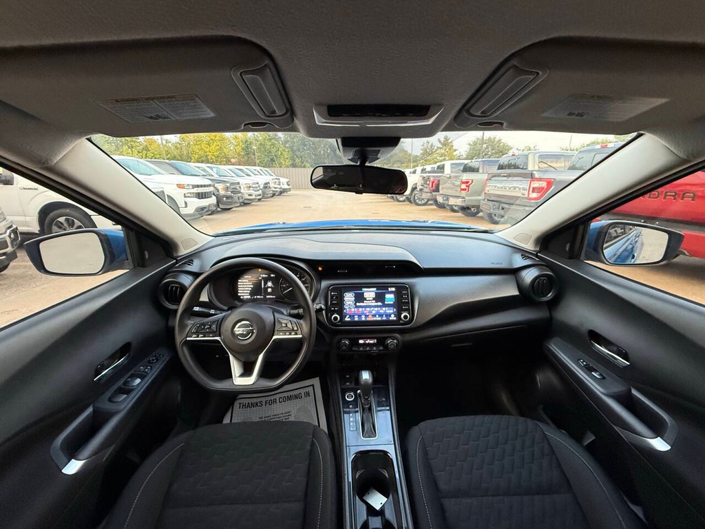 Nissan Kicks Vehicle Full-screen Gallery Image 18