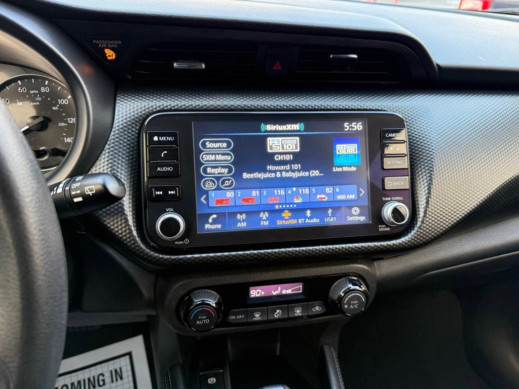 Nissan Kicks Vehicle Full-screen Gallery Image 24