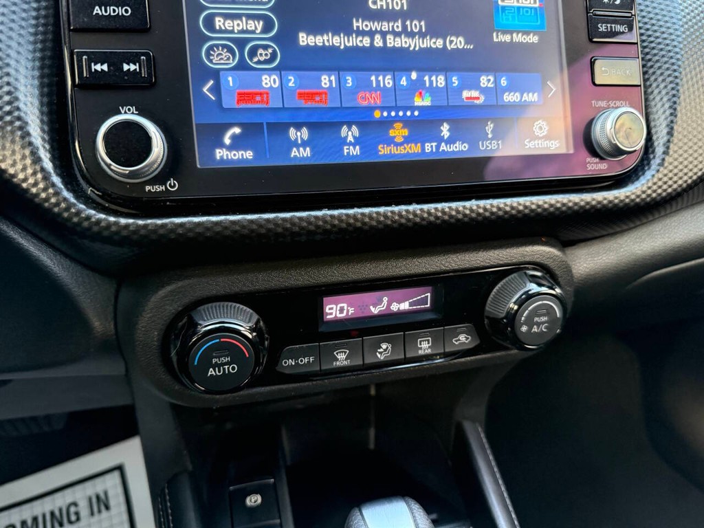 Nissan Kicks Vehicle Full-screen Gallery Image 26