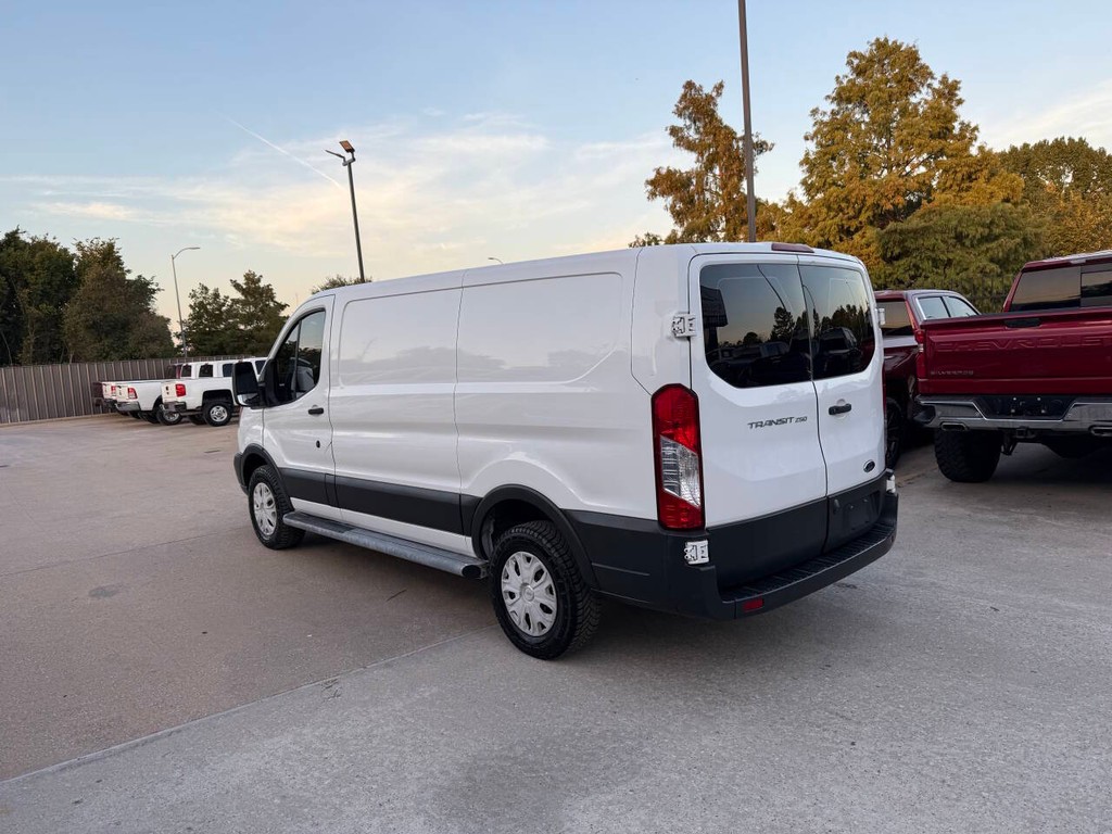 Ford Transit Van Vehicle Full-screen Gallery Image 04