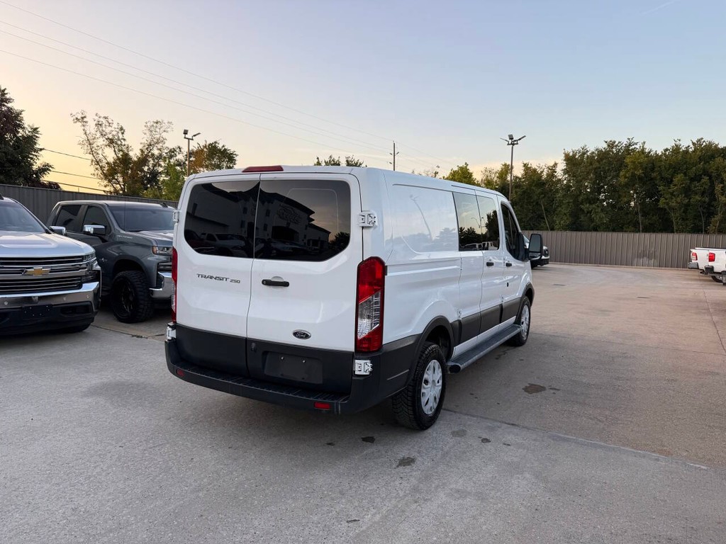 Ford Transit Van Vehicle Full-screen Gallery Image 05