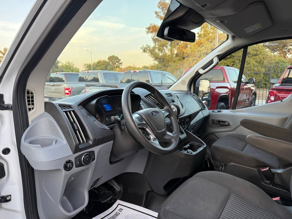 Ford Transit Van Vehicle Full-screen Gallery Image 06