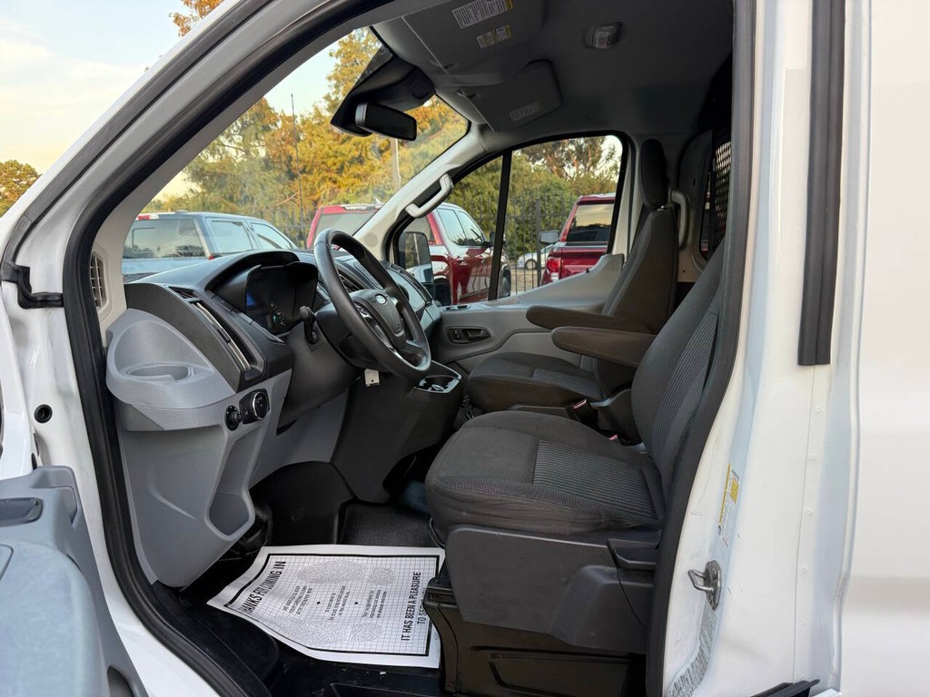 Ford Transit Van Vehicle Full-screen Gallery Image 07