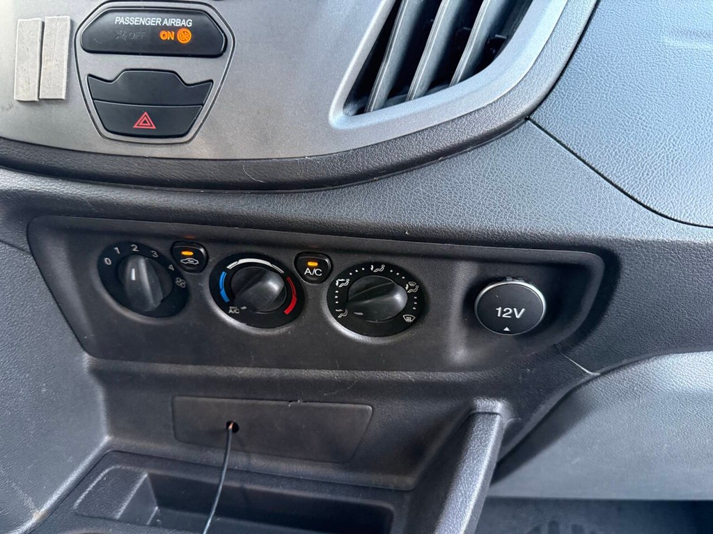 Ford Transit Van Vehicle Full-screen Gallery Image 19