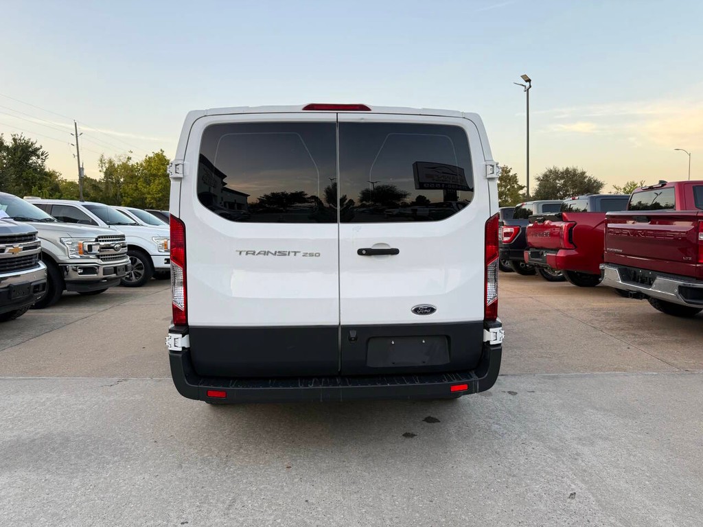 Ford Transit Van Vehicle Full-screen Gallery Image 28