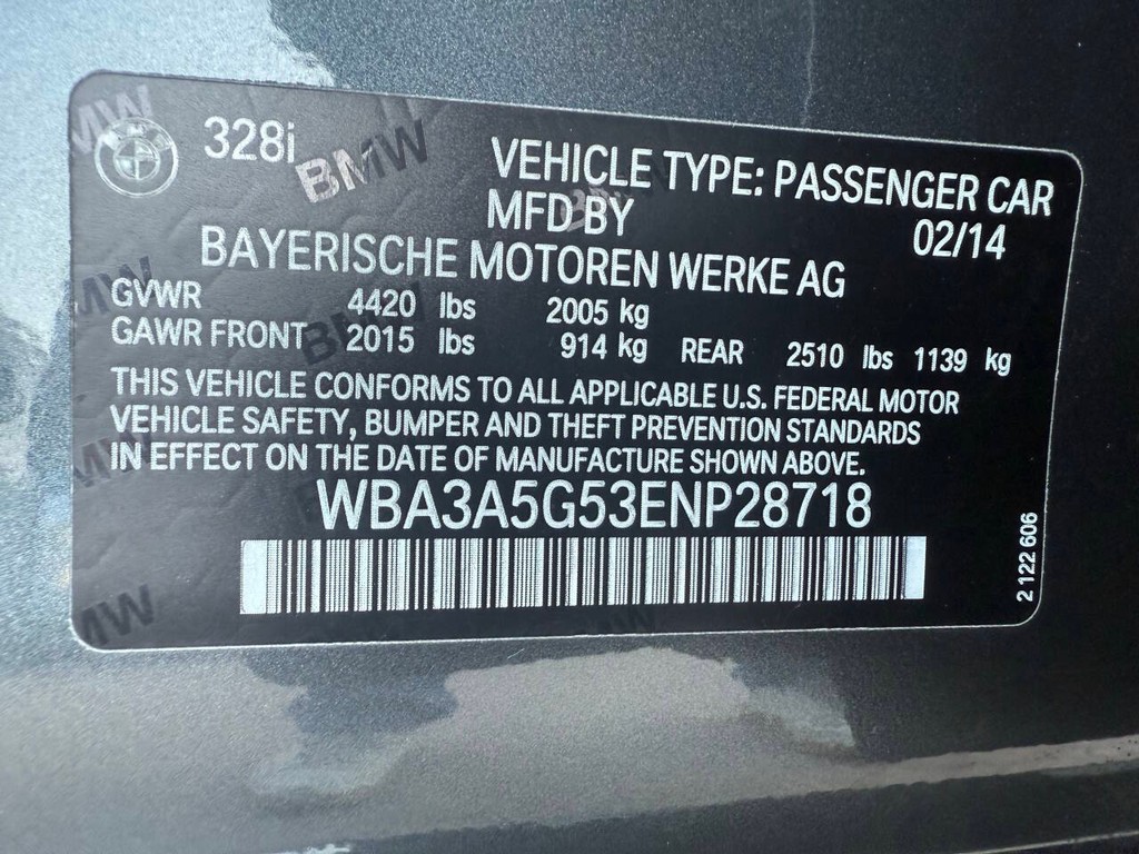 BMW 3 Series Vehicle Full-screen Gallery Image 34