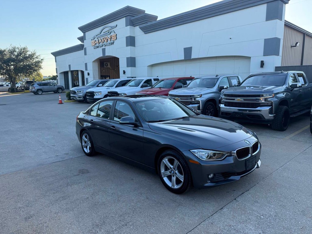 BMW 3 Series Vehicle Full-screen Gallery Image 41