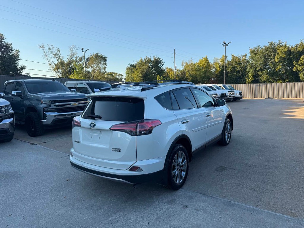 Toyota RAV4 Hybrid Vehicle Full-screen Gallery Image 05